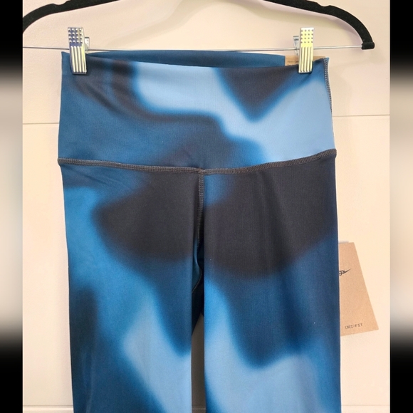 Nike Yoga Dry Fit Women's Blue Patterned Leggings Sz M - Picture 3 of 9